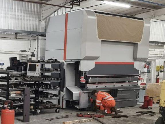 We are pleased to announce the arrival of our fantastic new 200tn 8 axis CNC pressbrake from our partners at Bystronic UK. It doubles our pressing tonnage and later this year we will begin automating some of the volume folding we do for our clients…stay tuned! We also say goodbye to our old Edwards Pearson pressbrake machine.